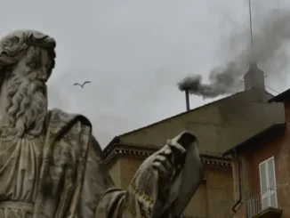 Succession du pape François : fumée noire sur la chapelle Sixtine, pas de nouveau pape ce mercredi