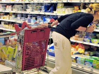 Prix en rayon différent du prix en caisse : quel tarif pouvez-vous réclamer ?