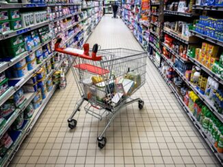 Grande distribution : Carrefour remonte, Auchan décroche, ce que disent les parts de marché