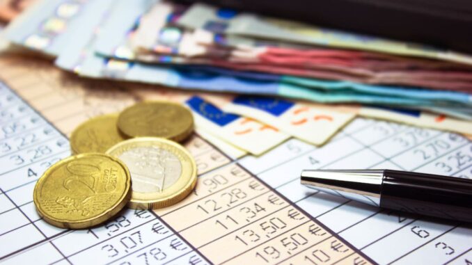 Frais bancaires : les lignes à vérifier pour savoir si vous payez trop