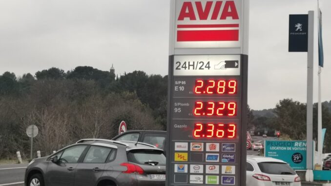 Prix des carburants : ce que changerait vraiment un plafonnement des marges à la pompe