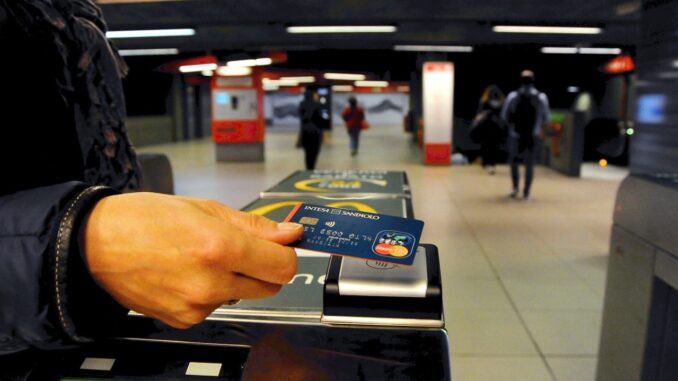 Paiement par carte bancaire dans les transports franciliens : pratique, mais plus cher et sans correspondance
