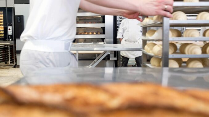 Baguette : des écarts de prix très importants entre boulangeries et grande distribution