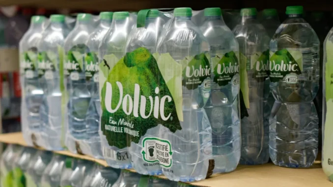 Volvic condamnée : ce que les mentions environnementales trompeuses doivent pousser à vérifier avant de croire l’étiquette