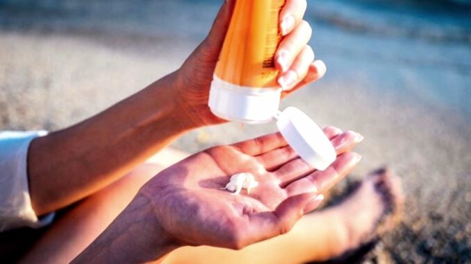 Crèmes solaires sur Temu, Shein et AliExpress : les plateformes annoncent des retraits après un test préoccupant