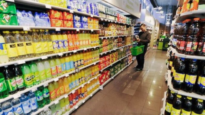 Promotions sur les sodas, eaux et thés glacés : le prix au litre baisse mais le panier grossit