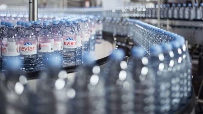Danone, Coca-Cola et Nestlé s'engagent à préciser leurs promesses sur le plastique recyclé