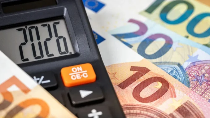 Pouvoir d’achat fragilisé et confiance des ménages au plus bas, les Français revoient leurs priorités et habitudes de consommation.